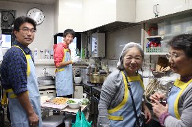 厨房ではうどん作り