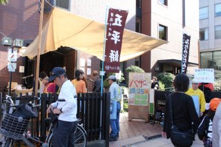 教会玄関のようす