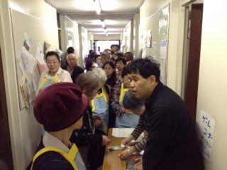 売り場は大忙し