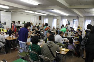 ホールでのお食事風景