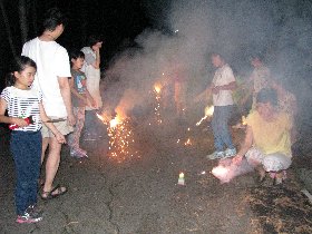 夜の花火は大盛り上がり！！