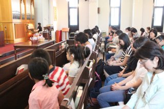 たくさんの子どもたちと大人の合同礼拝