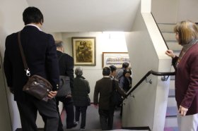 階段はあわてずゆっくり降りました。