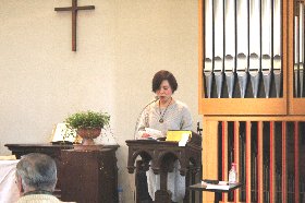 午後の特別集会の司会者